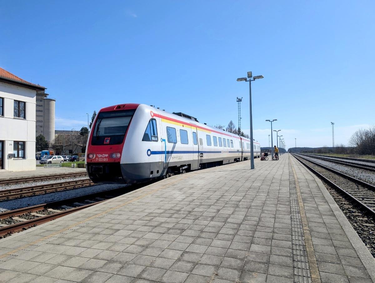 RegioSwinger on a long platform